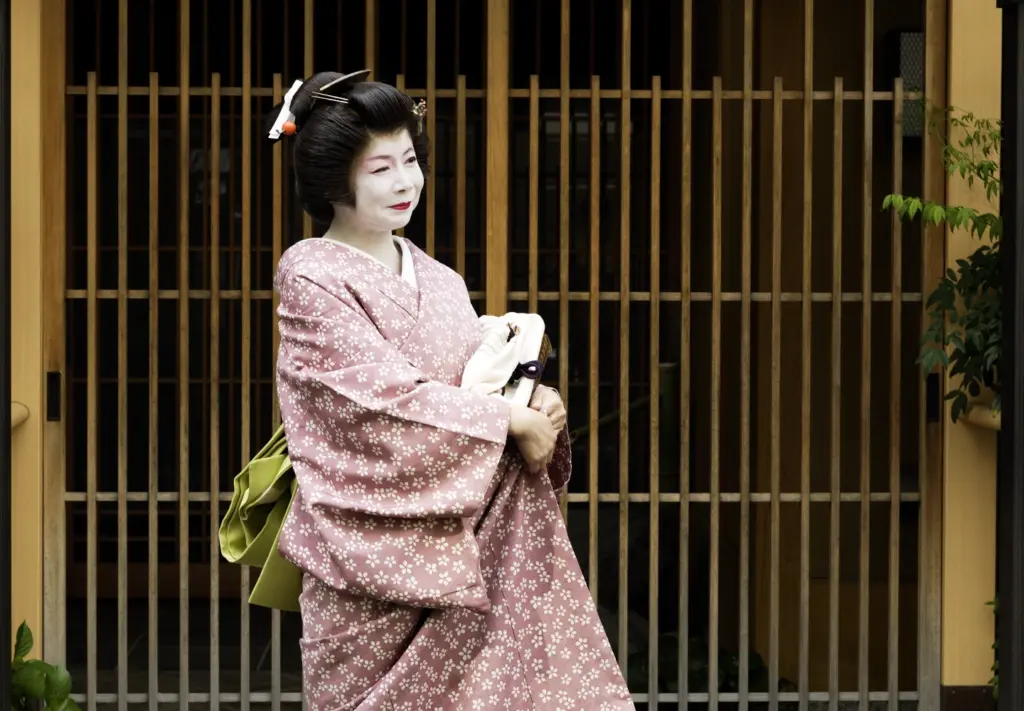 geisha in asakusa